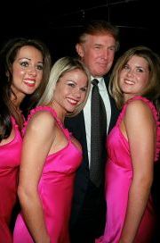 Donald Trump with Miss USA contestants 2000, NY.jpg